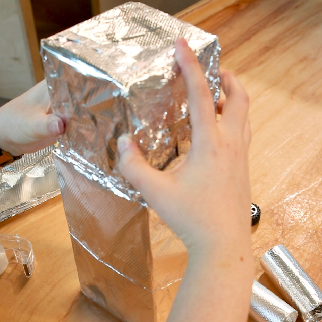 Gluing two foil boxes together