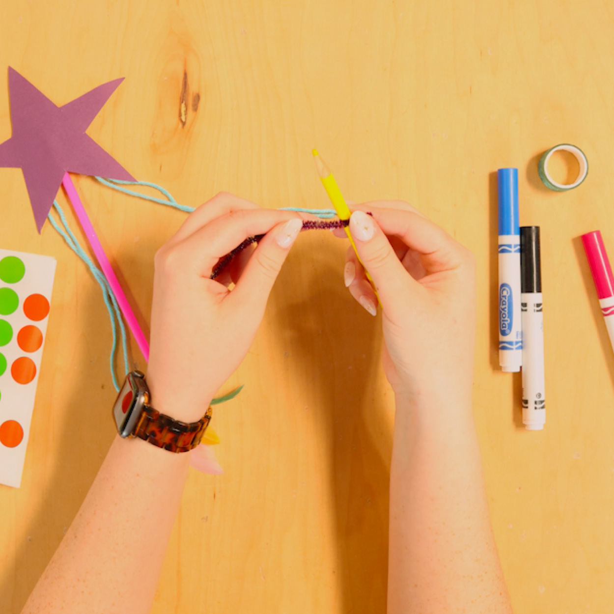 Make a pipe cleaner curly